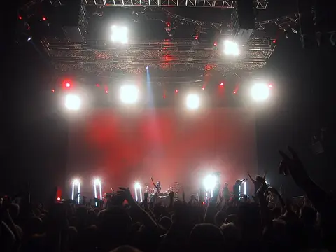 Depeche Mode joue « Personal Jesus » — Oberhausen, 2001