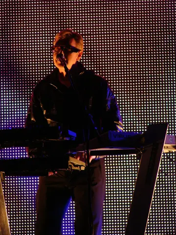 Andy Fletcher sur scène — Festival BBK Live, Bilbao, 9 juillet 2009
